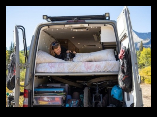 Jaunākās tehnoloģijas: sīkrīku loma mūsdienu furgonu dzīvē