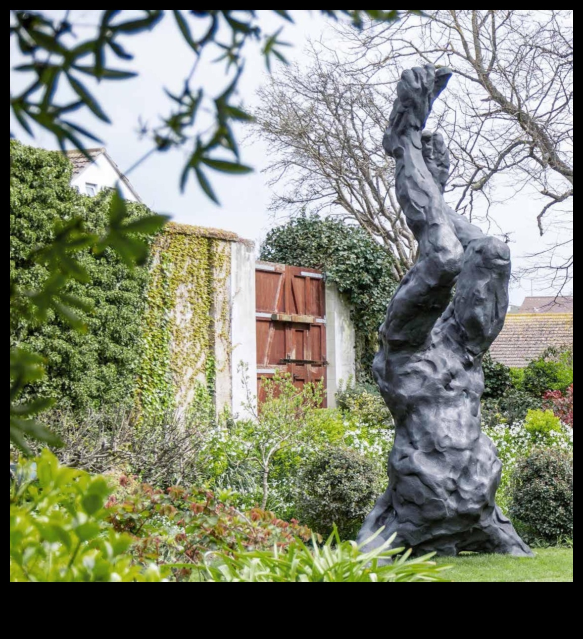 Tēlnieki pārveido cilvēka formu ar māksliniecisku krāšņumu 5 Skulpturālais krāšņums: cilvēka formas mākslinieciskas pārvērtības