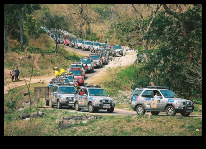 Apvidus karavāna Garais un līkumotais veids, kādā pie piedzīvojumiem