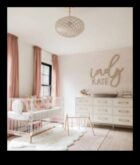 Atlecoši ziedu apdrukas saldai un stilīgai bērnistabai