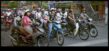 Izpētiet pilsētas ielas izmantojot veiklību un stilu, braucot izmantojot motociklu