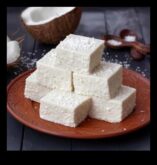 Kokosriekstu krāšņums atroda kokosriekstu piena krēmīgos gardumus