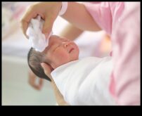 Maiga kopšana Mīlestīgs veids, veids, kā rīkoties mazuli