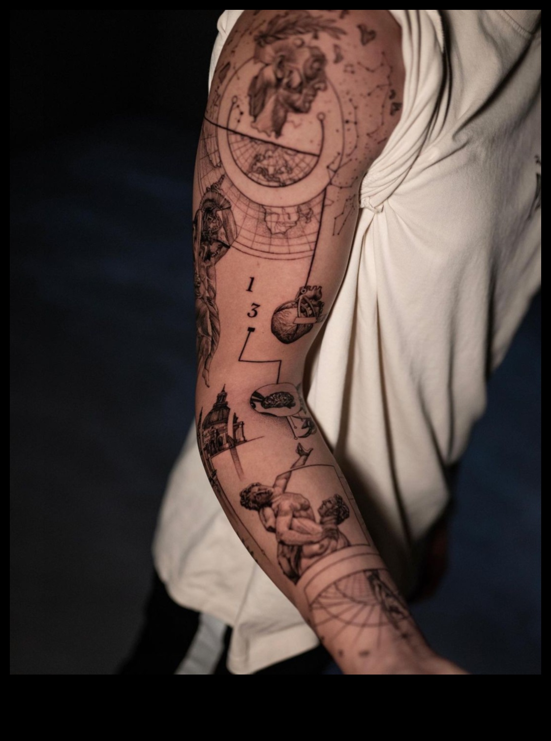 Skulptūras audekla episkā roku tetovējuma stāsti, kas stāsta par 1 Veidots audekls: atklājiet Grand Epic Arm Tetovējumu stāstījumu skaistumu