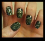 Tintes čuksti Miniatūrie šedevri pie pirkstgaliemSatriecošu nagu mākslas dizainu atlase, kas aizraus elpu.